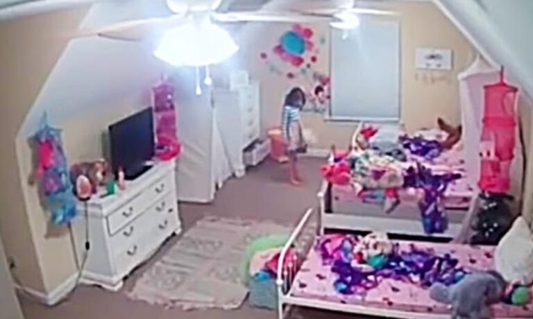 Mãe deixa filha de 5 anos